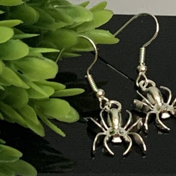 Spider Earring, Halloween Earring, Insect Earring, Arachnid Earring, Gift Idea - Picture 7 of 8